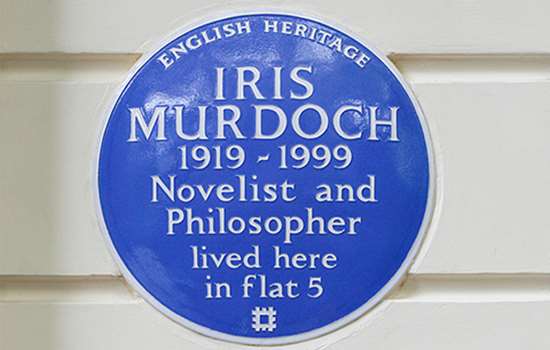 A close up of the blue plaque dedicated to Iris Murdoch